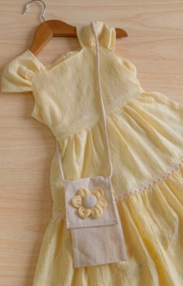 Vestido Infantil Amarelo Primavera/Verão com Babados
