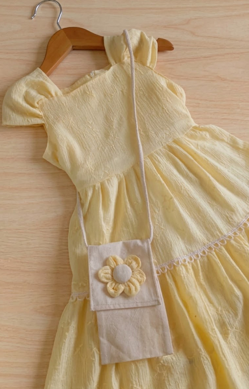 Vestido Infantil Amarelo Primavera/Verão com Babados